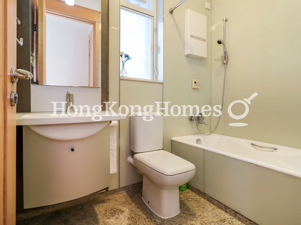 Master Bathroom — The Orchards - Tower 02, Quarry Bay