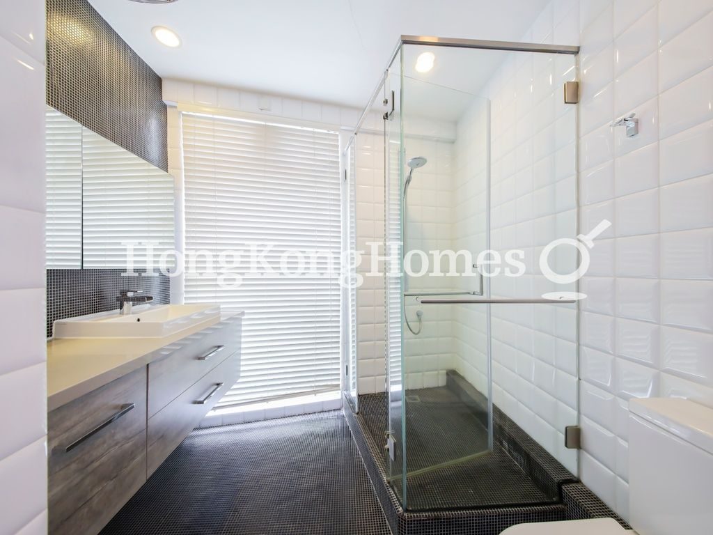 Master Bathroom — Bisney Terrace, Pokfulam