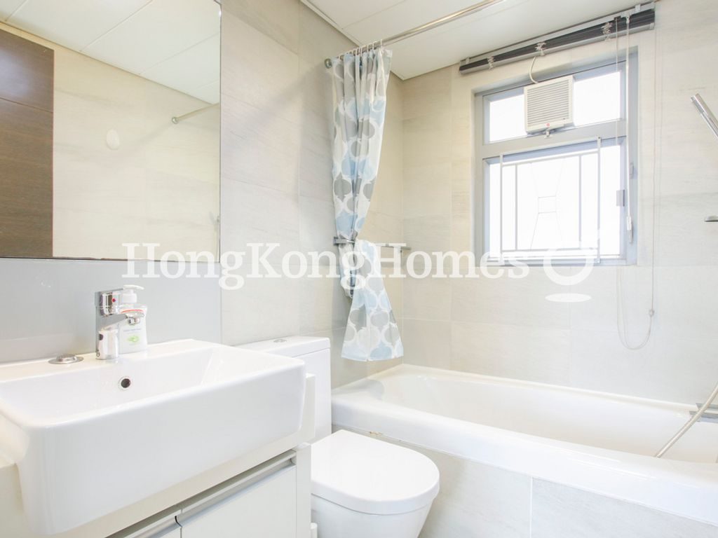 Master Bathroom — Grand Promenade - Tower 02, Quarry Bay
