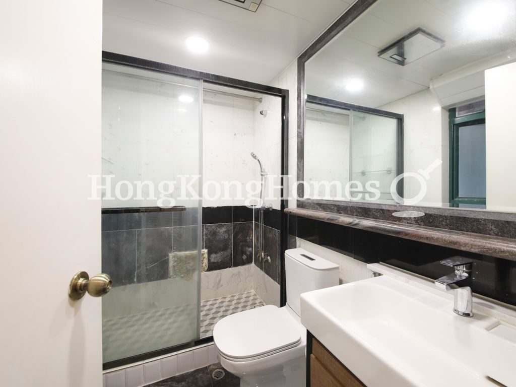Guest Bathroom — Hillsborough Court - Block 02, Mid-levels Central
