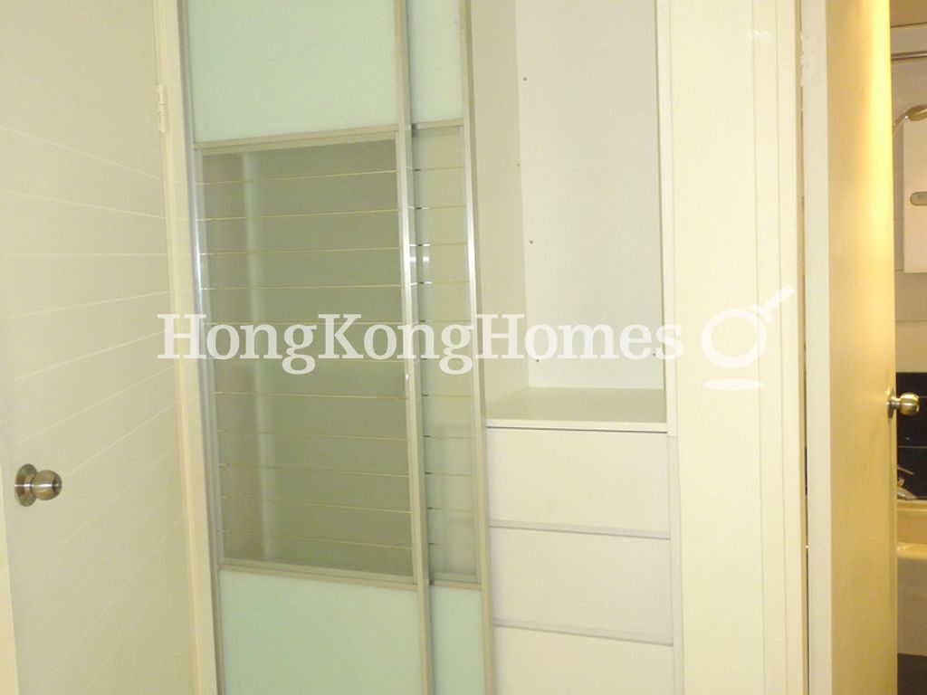Built-in Wardrobe in Master Bedroom — Tycoon Court - Block B, Mid-levels West