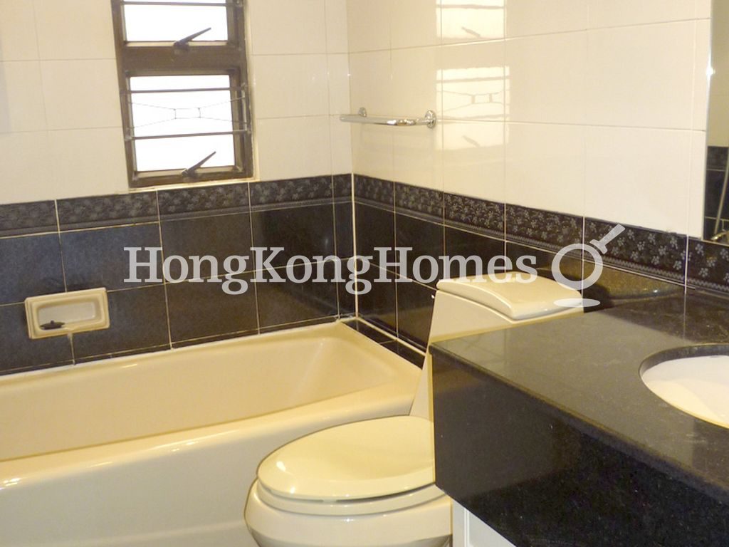 Master Bathroom — Tycoon Court - Block B, Mid-levels West