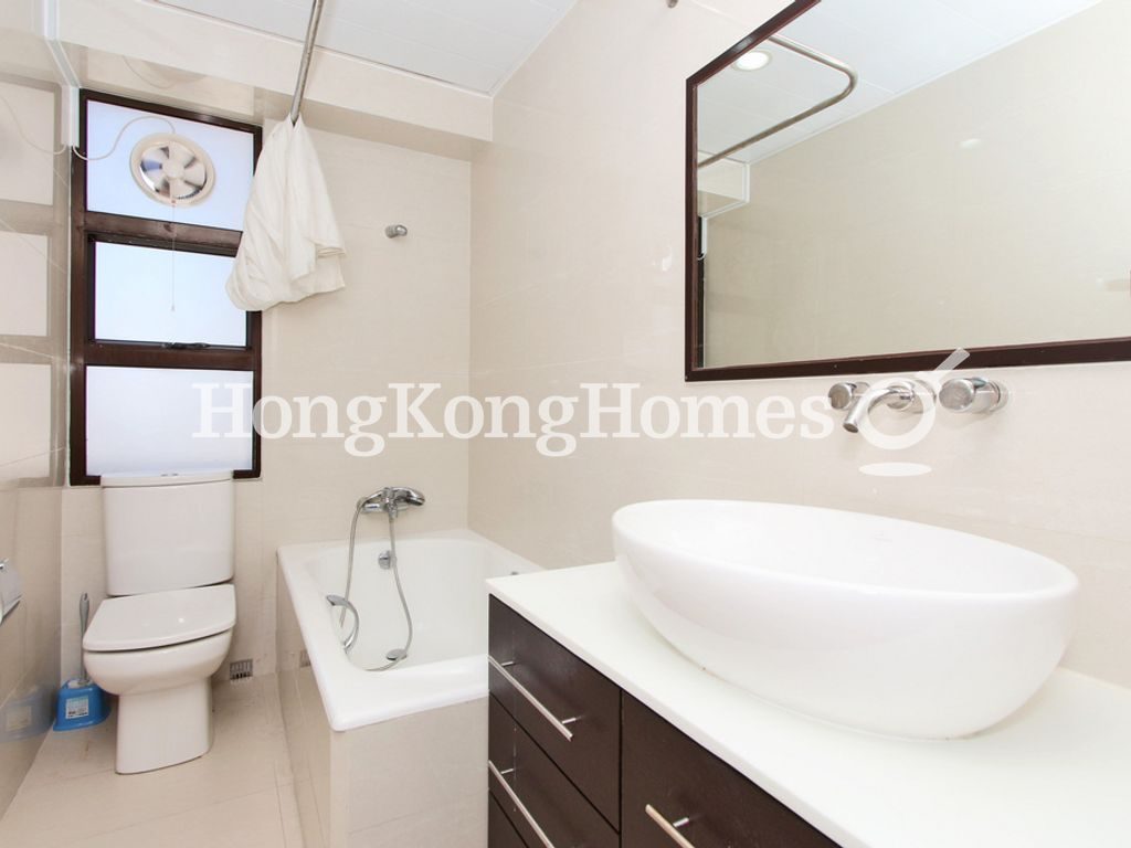 Guest Bathroom — Robinson Heights I, Mid-levels West