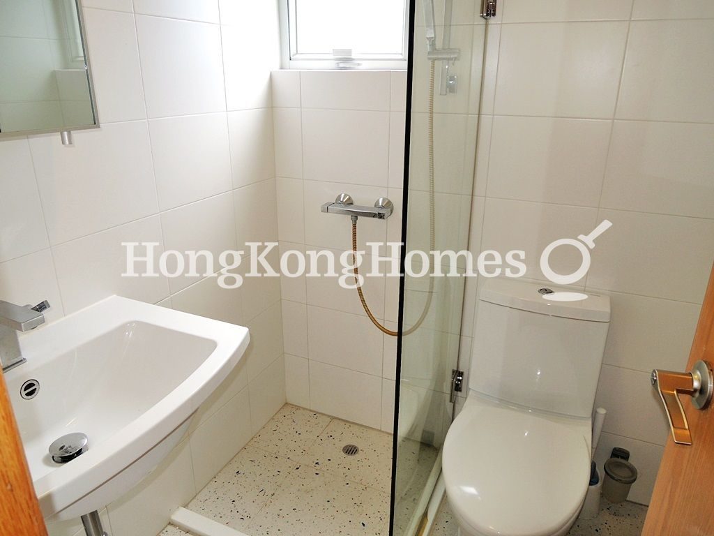 Master Bathroom — Nikken Heights, Mid-levels West