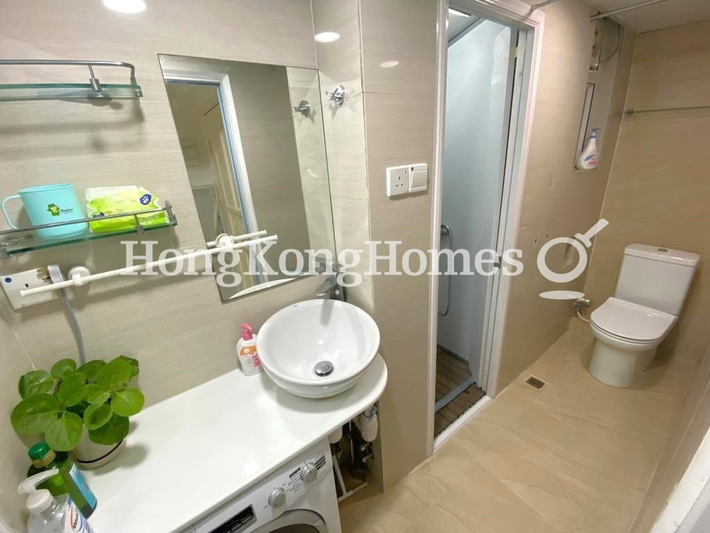 Bathroom — On Fat Building, Western / Kennedy Town