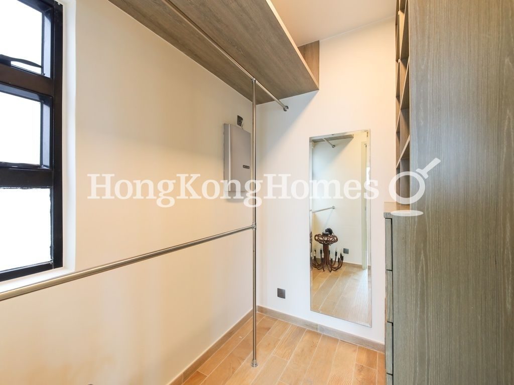 Walk-in Closet in Bedroom — Vantage Park - Block 01, Mid-levels West
