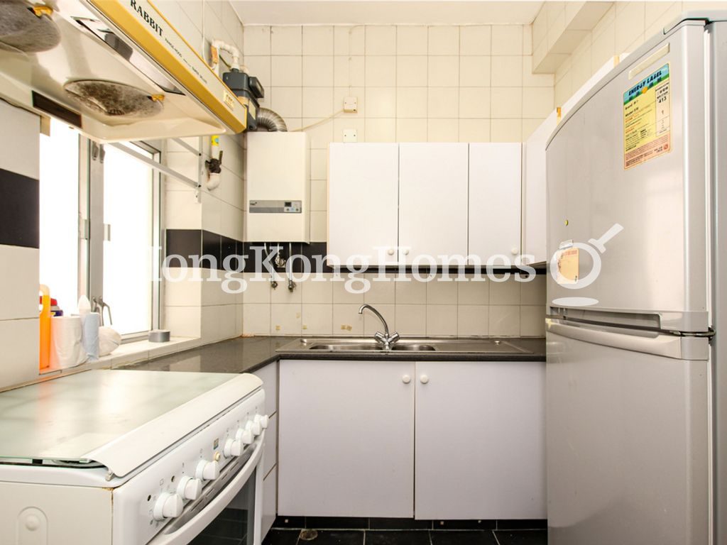 Kitchen — Blue Pool Lodge, Happy Valley