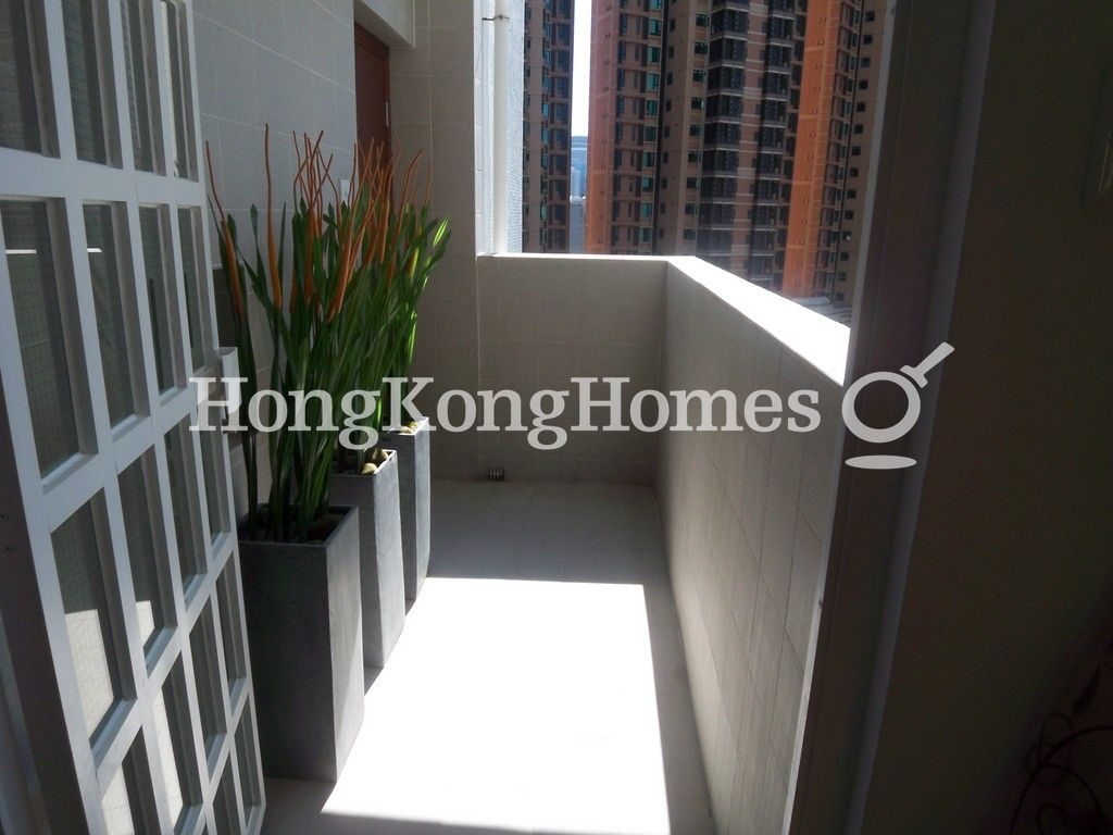 Balcony — Caroline Height, Happy Valley