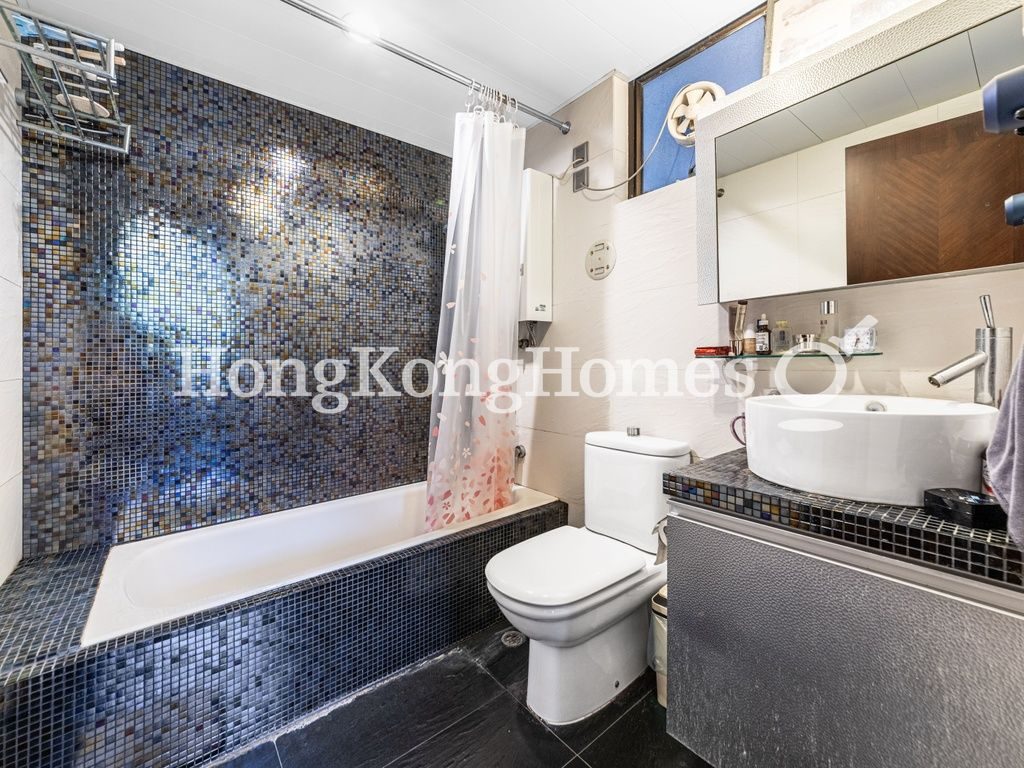 Master Bathroom — Greenery Garden - Block A, Pokfulam