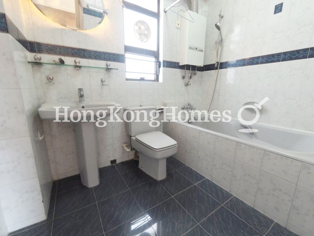 Master Bathroom — Honourgarten, Pokfulam