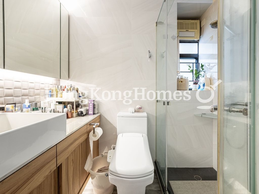 Master Bathroom — Illumination Terrace II, Tai Hang