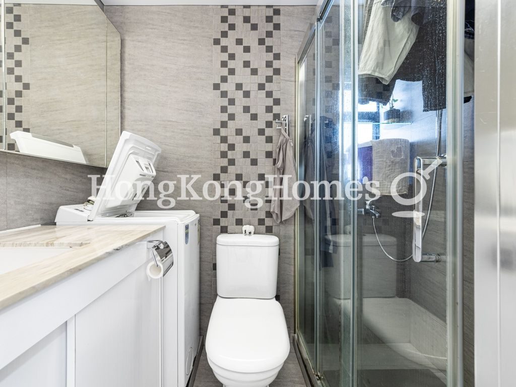Guest Bathroom — Illumination Terrace II, Tai Hang
