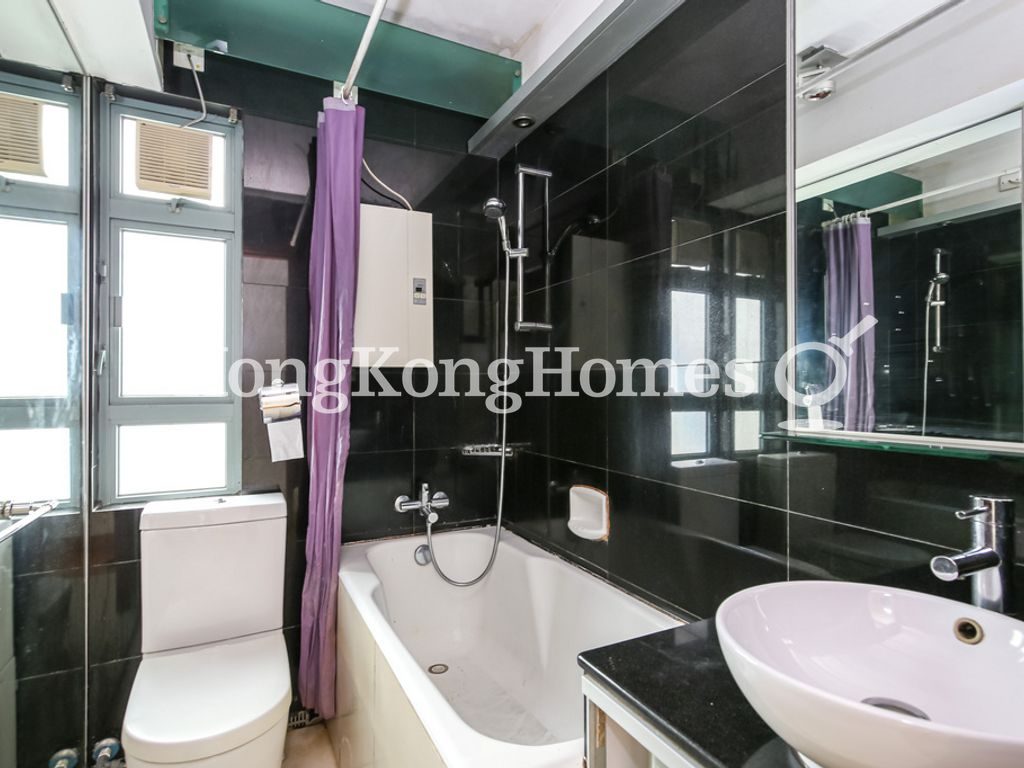 Guest Bathroom — Jardine Summit, Tai Hang