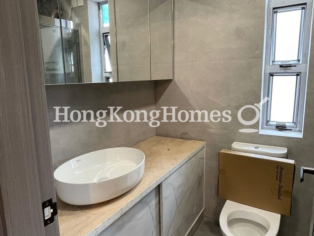 Guest Bathroom — Kent Court - Block 02, Kowloon Tong