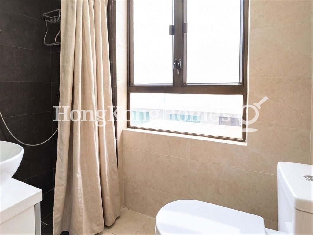 Bathroom — Asiarich Court, Sheung Wan