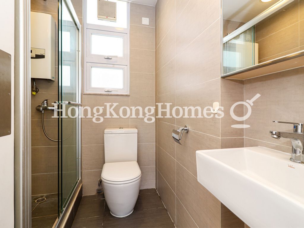 Guest Bathroom — Linden Court, Happy Valley