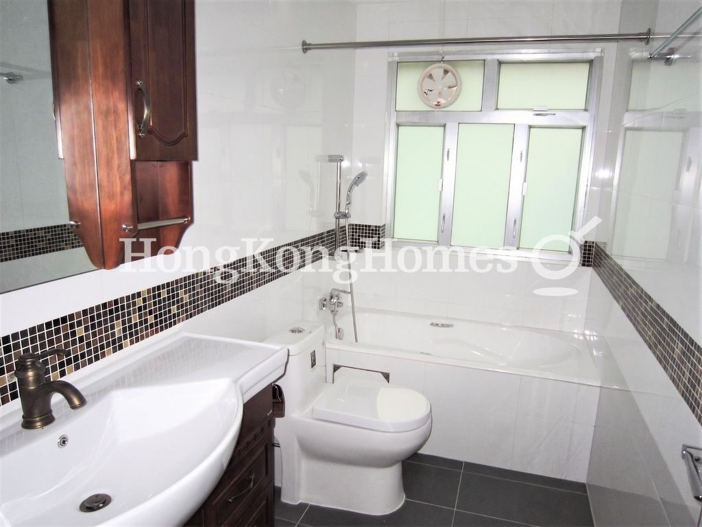 Guest Bathroom — Mang Kung Uk, Heng Mei Deng, Clear Water Bay