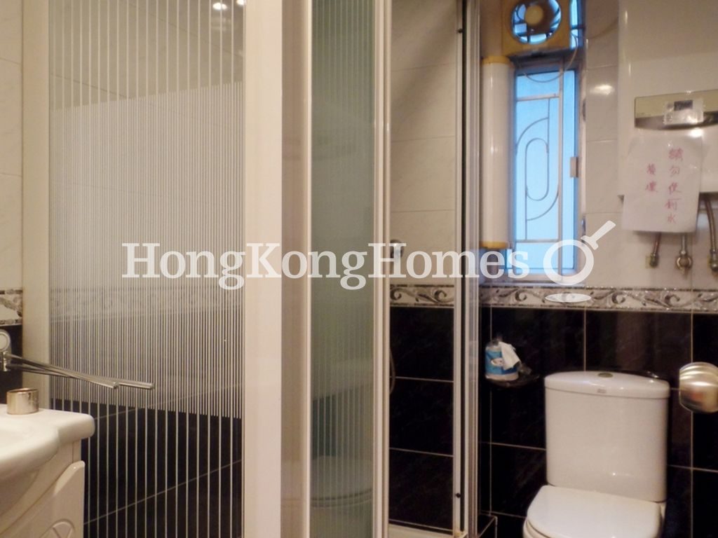 Guest Bathroom — Oxford Court - Block 02, North Point Hill