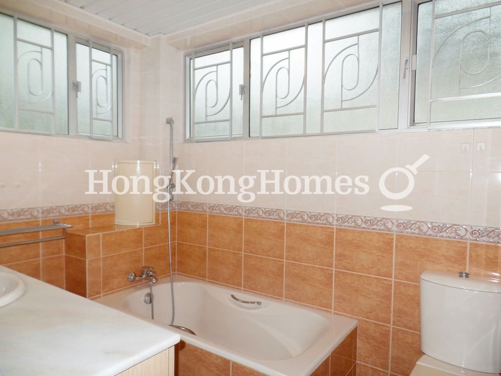 Master Bathroom — Oxford Court - Block 02, North Point Hill