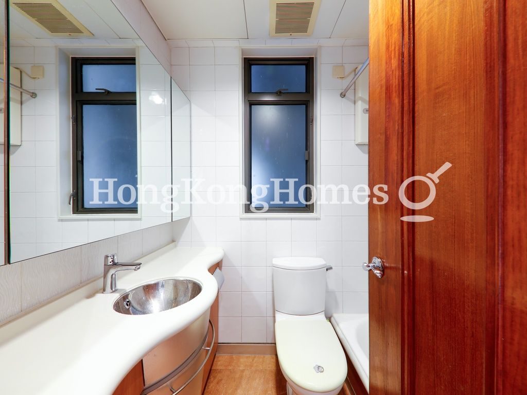 Guest Bathroom — Palatial Crest, Mid-levels West