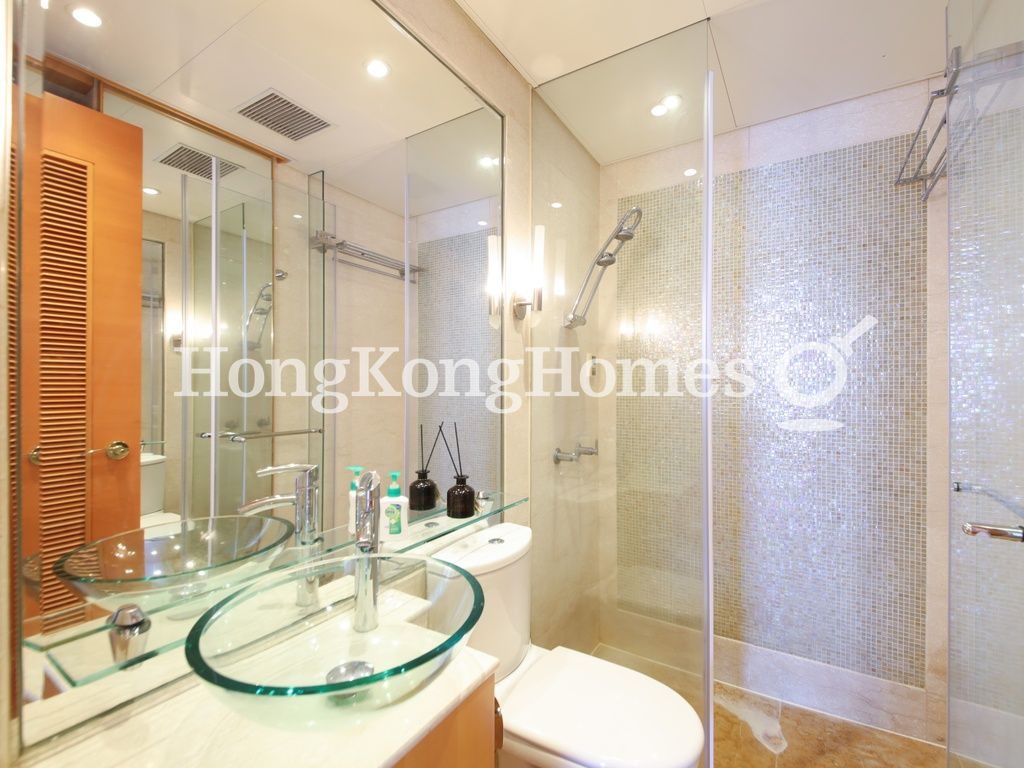 Guest Bathroom — Residence Bel-air - Phase 04, Peak Tower 01, Pokfulam