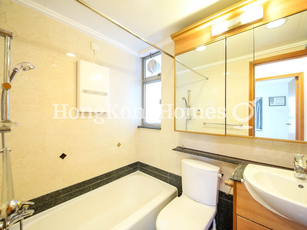 Guest Bathroom — Sham Wan Towers - Tower 2, Ap Lei Chau