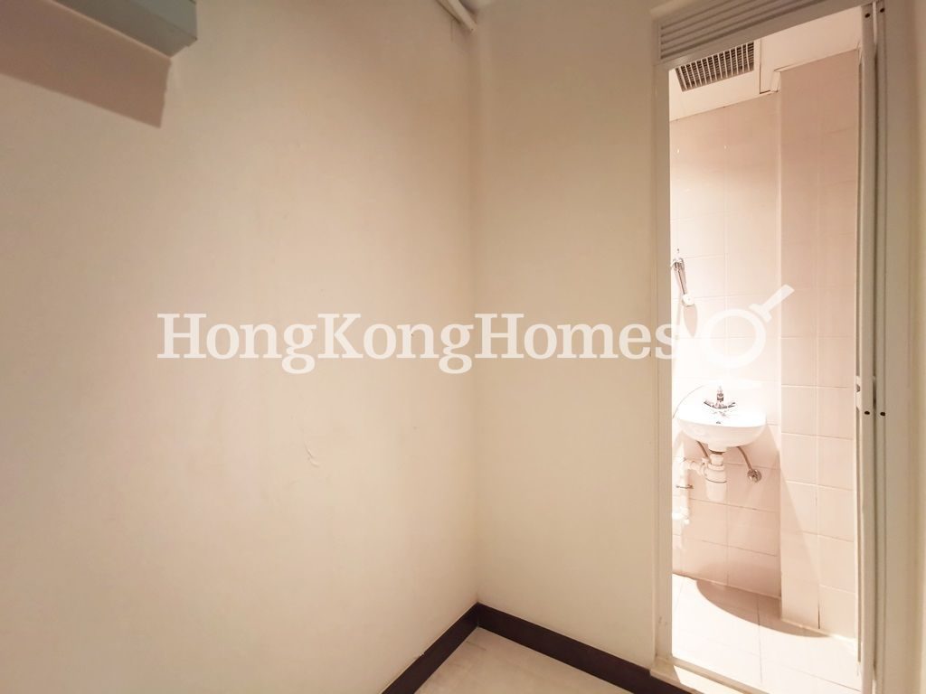 Maid's Room and Washroom — The Coronation - Tower 2, Yau Ma Tei
