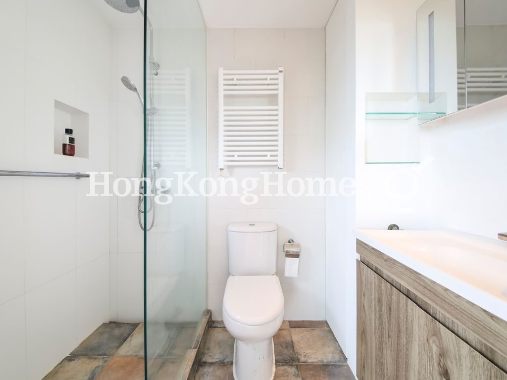 Master Bathroom — Bisney Terrace, Pokfulam