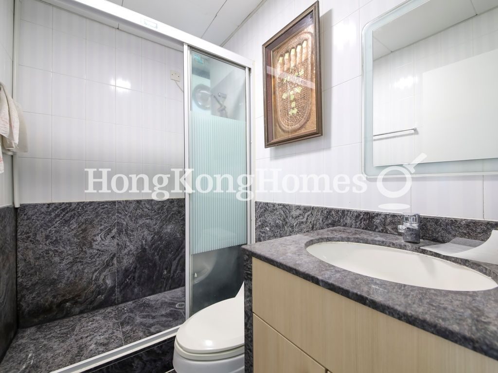 Guest Bathroom — Bisney Terrace, Pokfulam