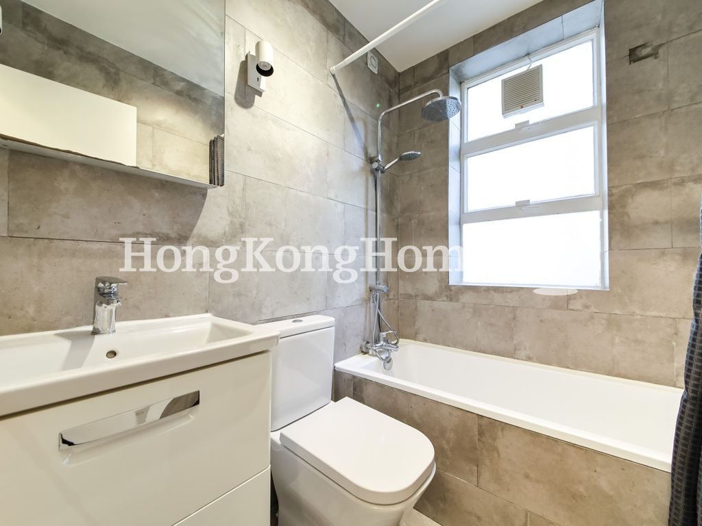 Guest Bathroom — Four Winds, Pokfulam