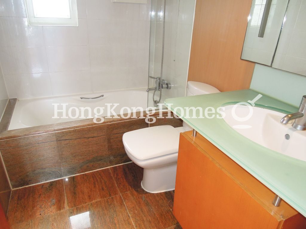 Guest Bathroom — Les Saisons - Tower 03, L Automne, Shau Kei Wan