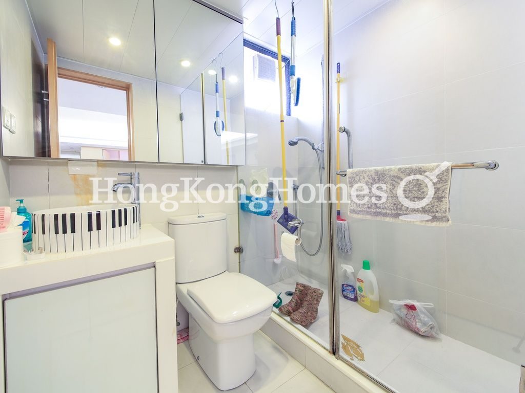 Guest Bathroom — San Francisco Tower - Block B, Happy Valley
