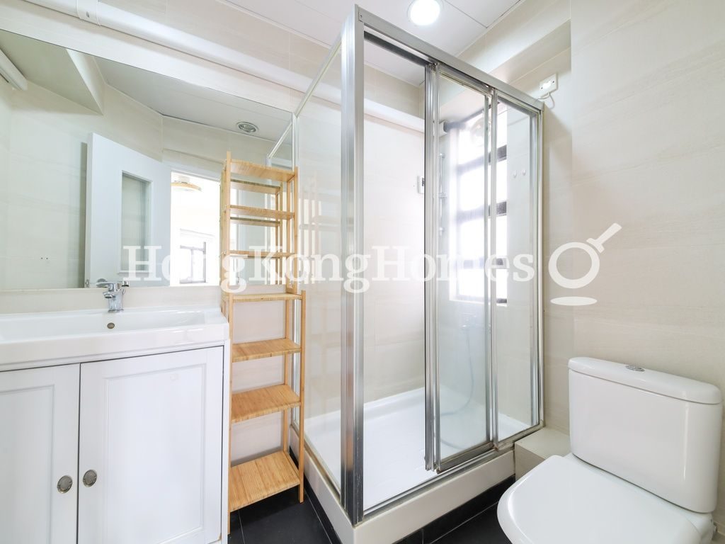 Master Bathroom — Sunrise Court, Happy Valley