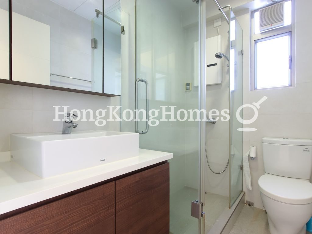 Guest Bathroom — Winway Court, Tai Hang