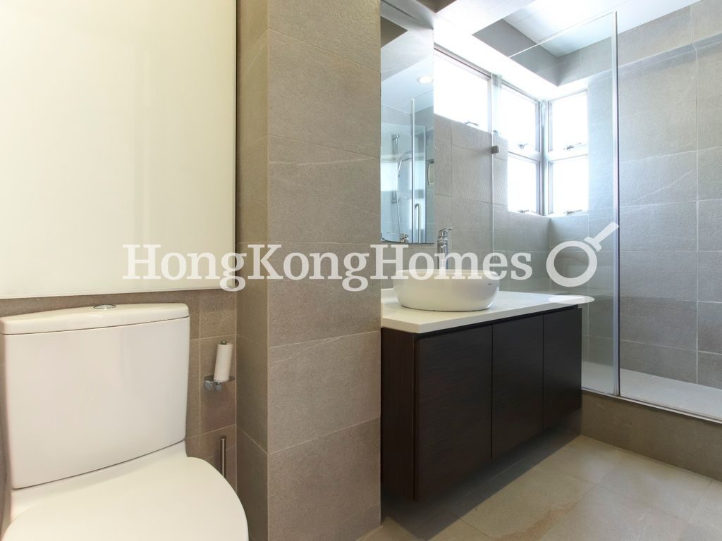 Master Bathroom — Winway Court, Tai Hang