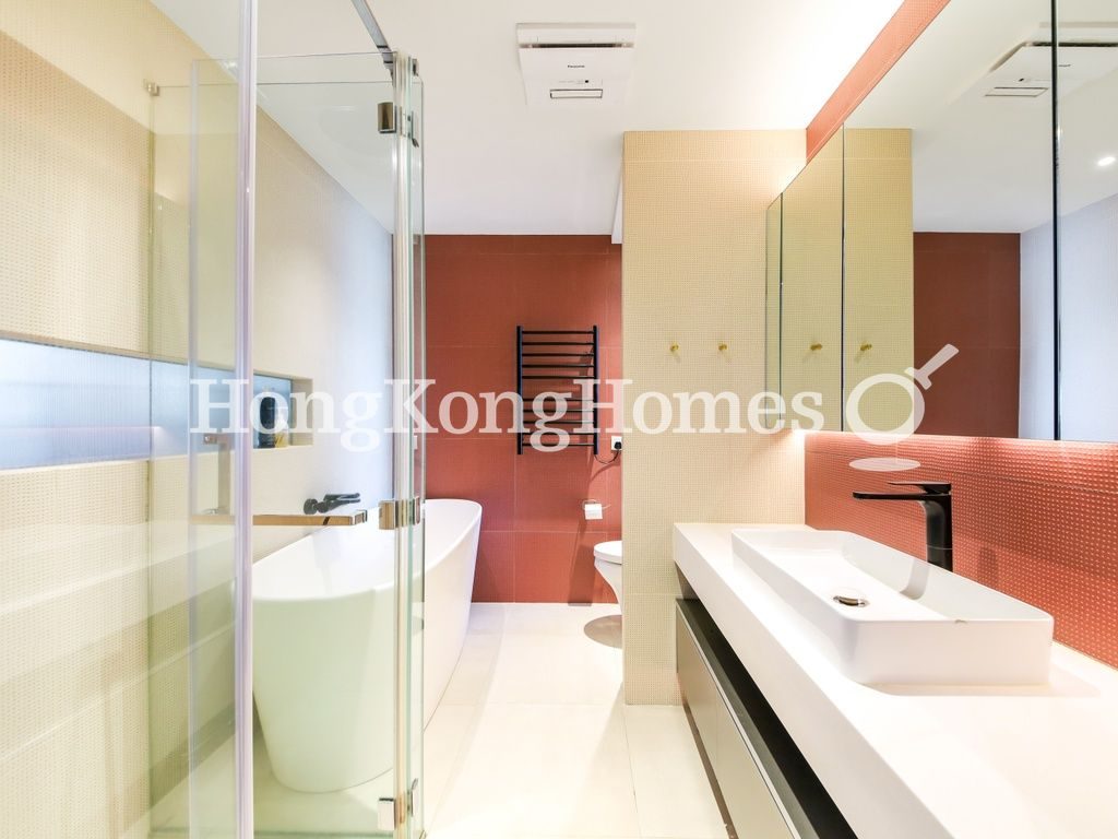 Master Bathroom — Green Lane Court, Happy Valley