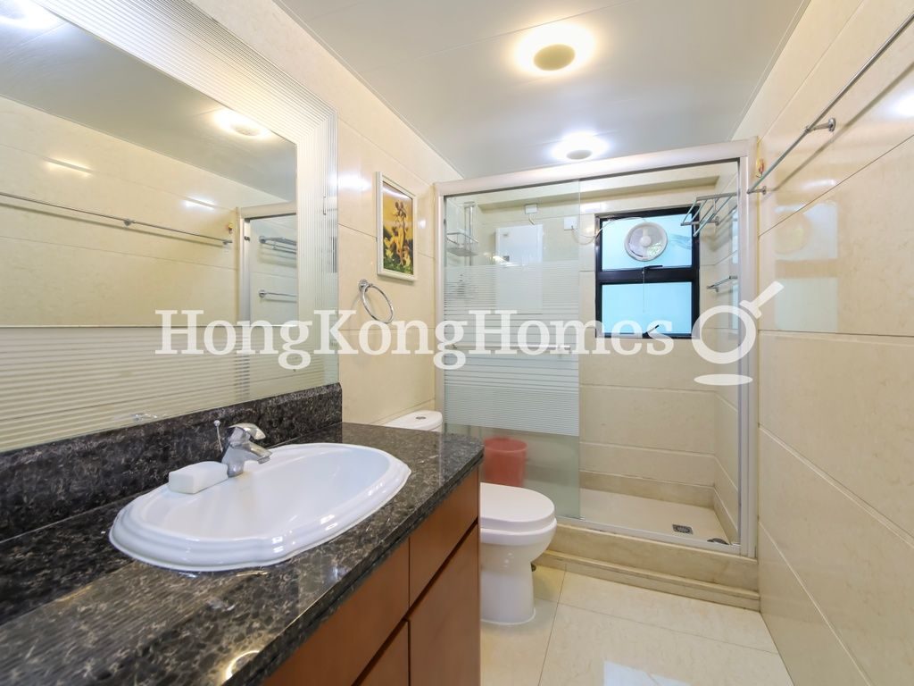 Guest Bathroom — Imperial Court - Block A, Mid-levels West