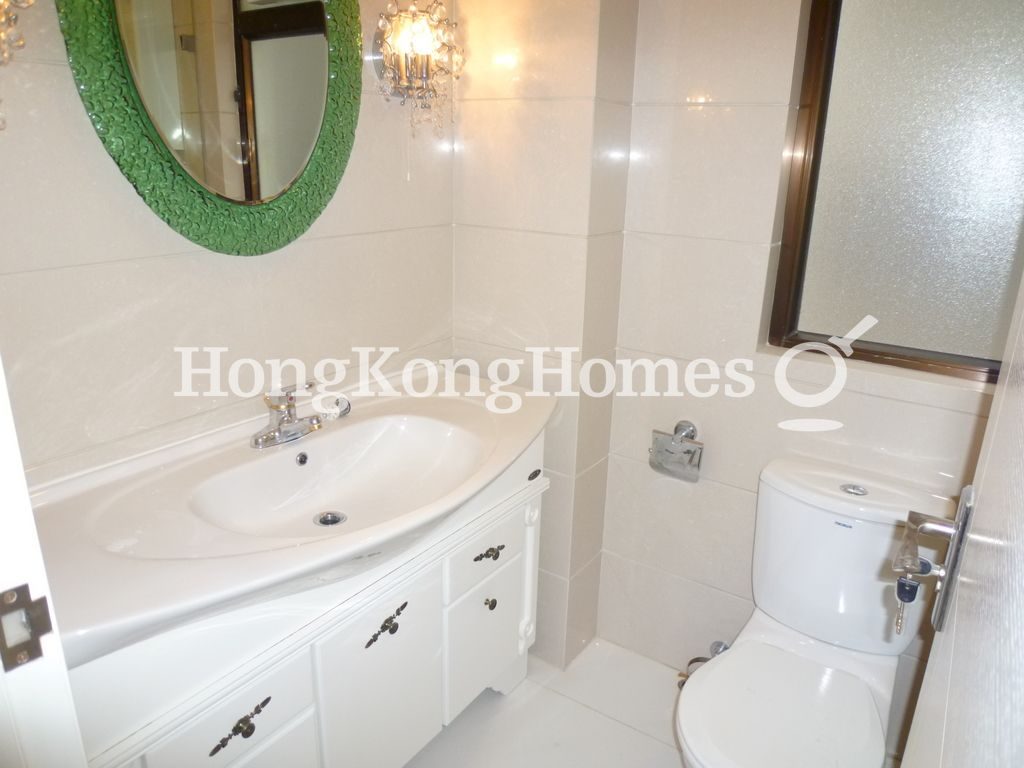 Guest Bathroom — Wong Nai Chung Road, 77-79, Happy Valley
