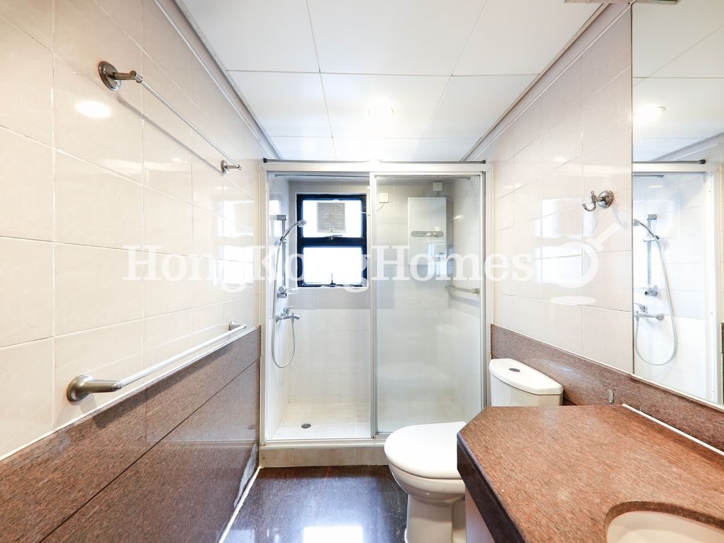 Guest Bathroom — Imperial Court - Block A, Mid-levels West