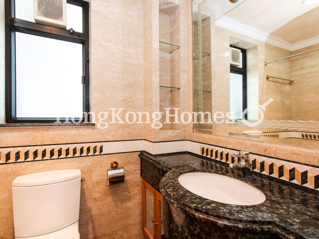 Master Bathroom — Le Sommet - Block 02, North Point Hill
