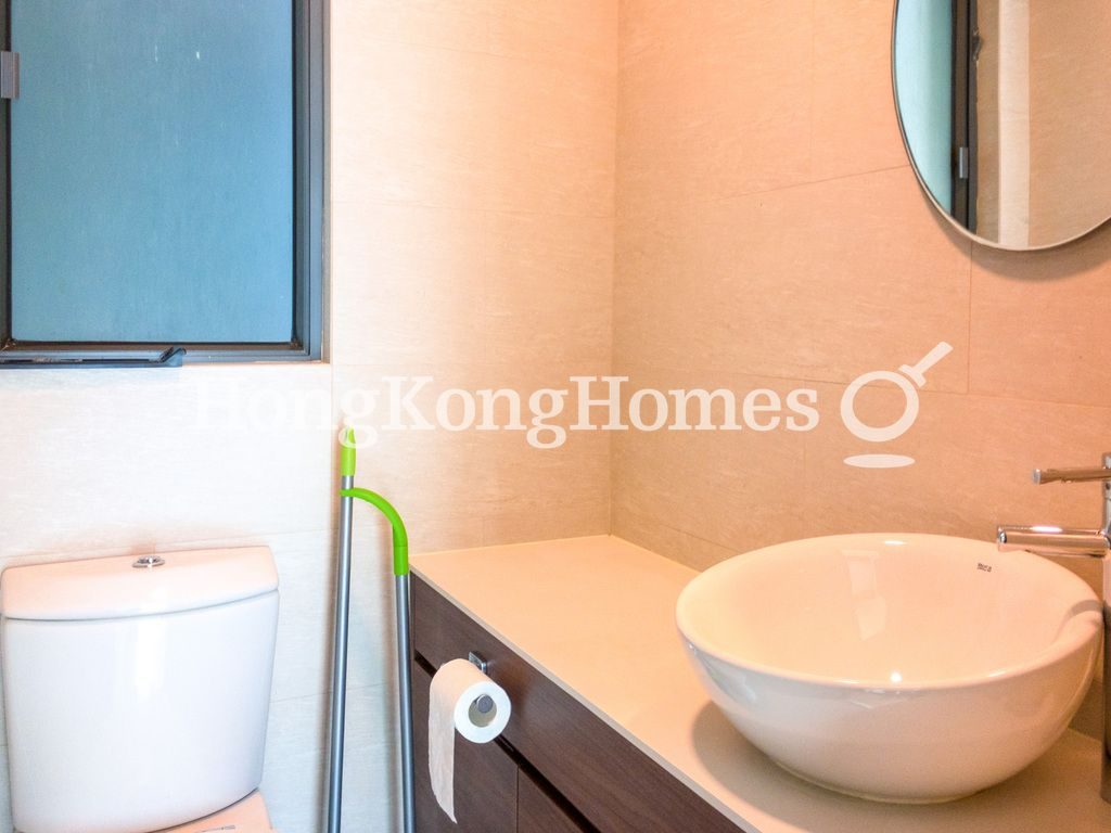 Guest Powder Room — Palatial Crest, Mid-levels West