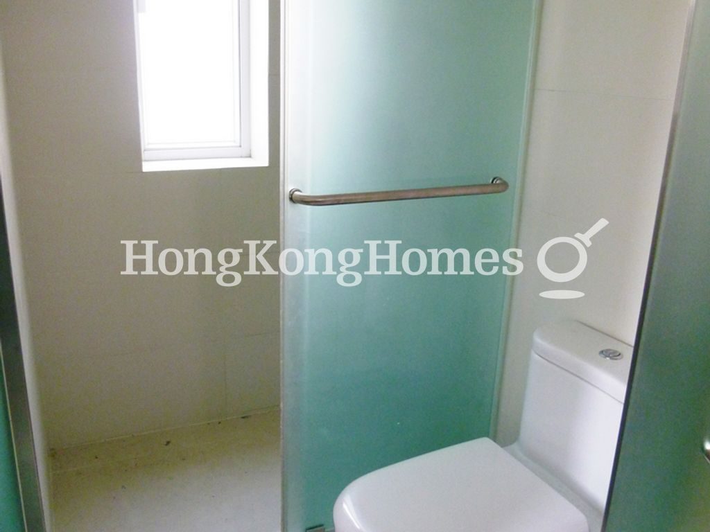 Second Ensuite Bathroom — Prince's Terrace, 9, Mid-levels West