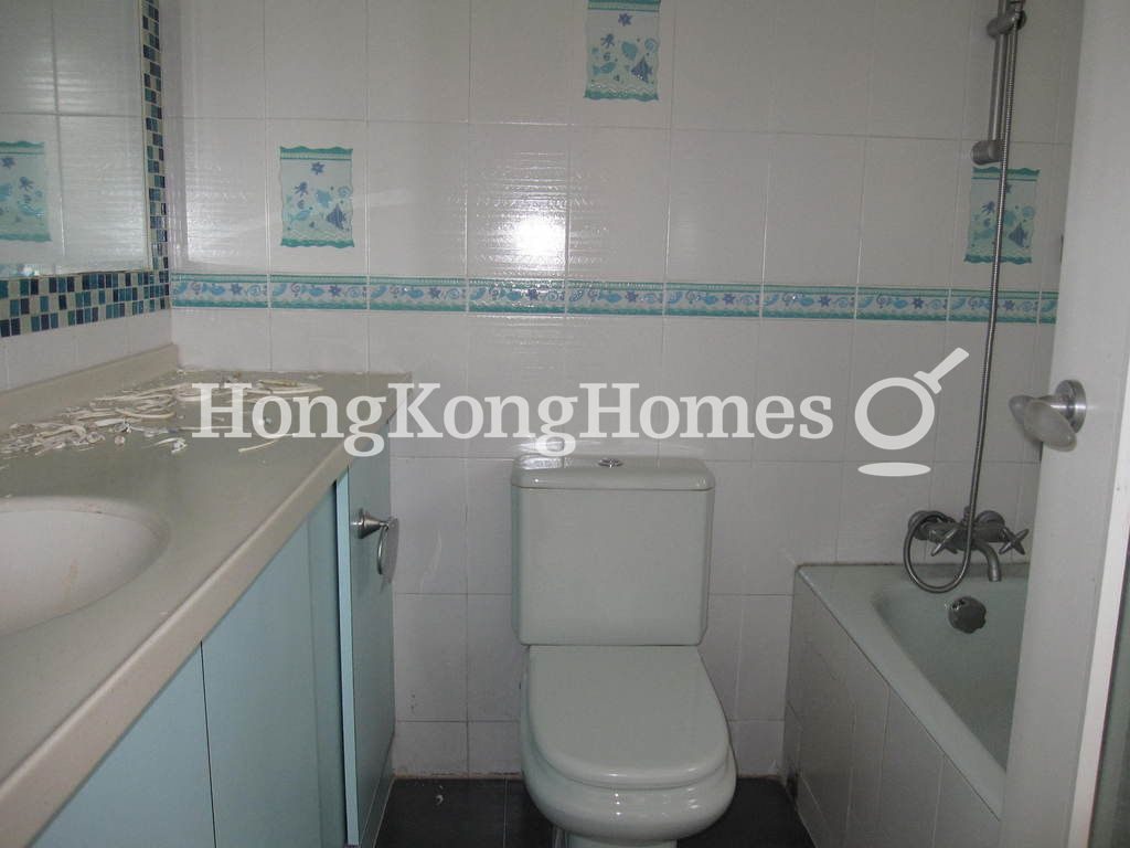 Master Bathroom — Scenecliff I, Mid-levels West