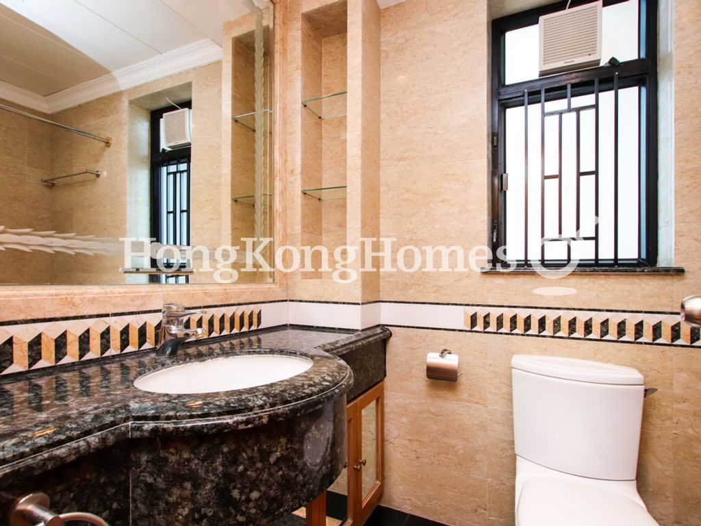 Master Bathroom — Le Sommet - Block 02, North Point Hill