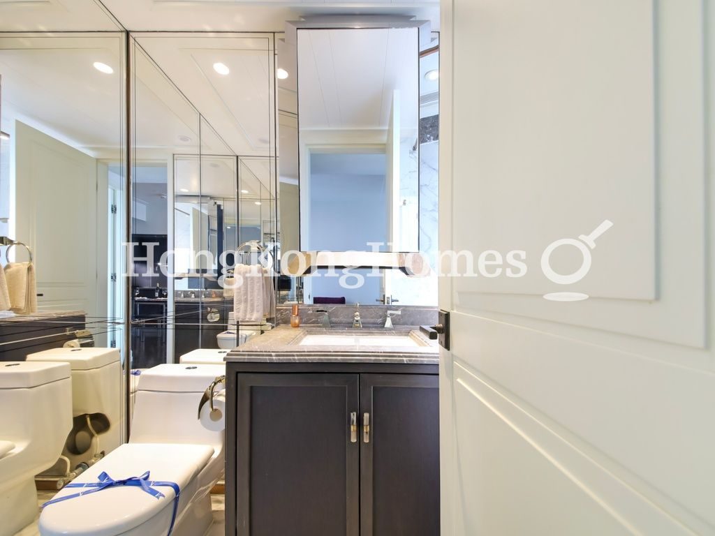 Guest Bathroom — Castle One, Mid-levels West