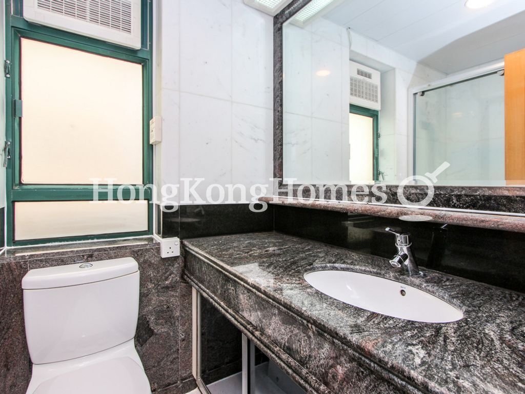 Guest Bathroom — Hillsborough Court - Block 02, Mid-levels Central