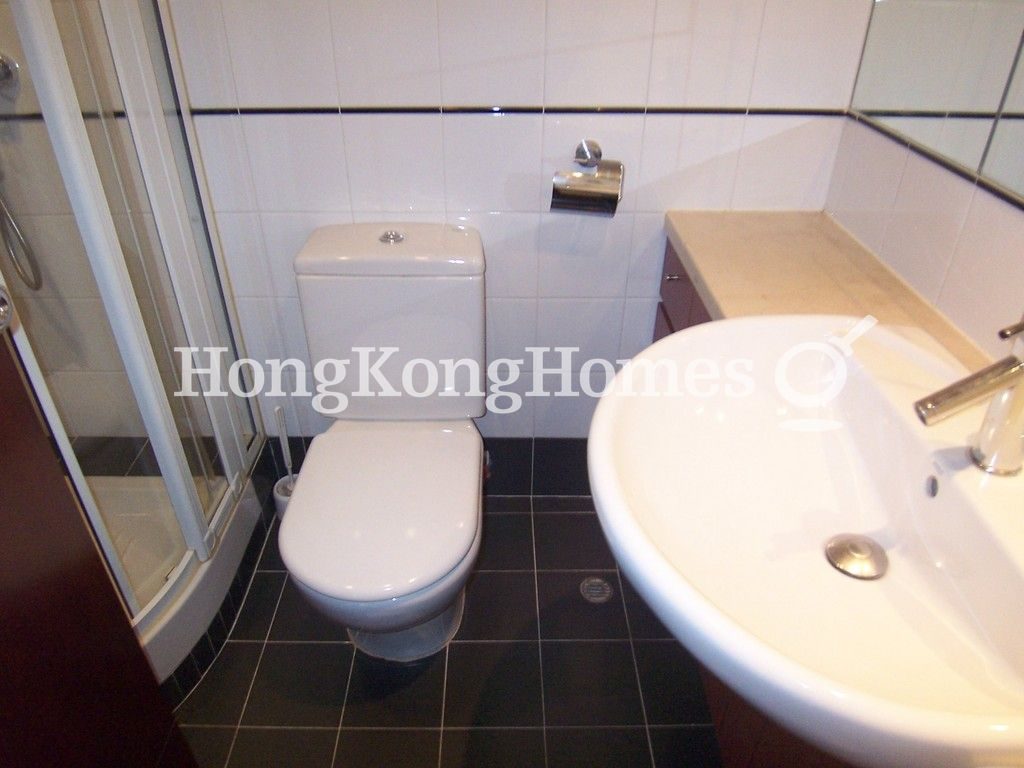 Master Bathroom — Mandarin Villa - Block West, Mid-levels East