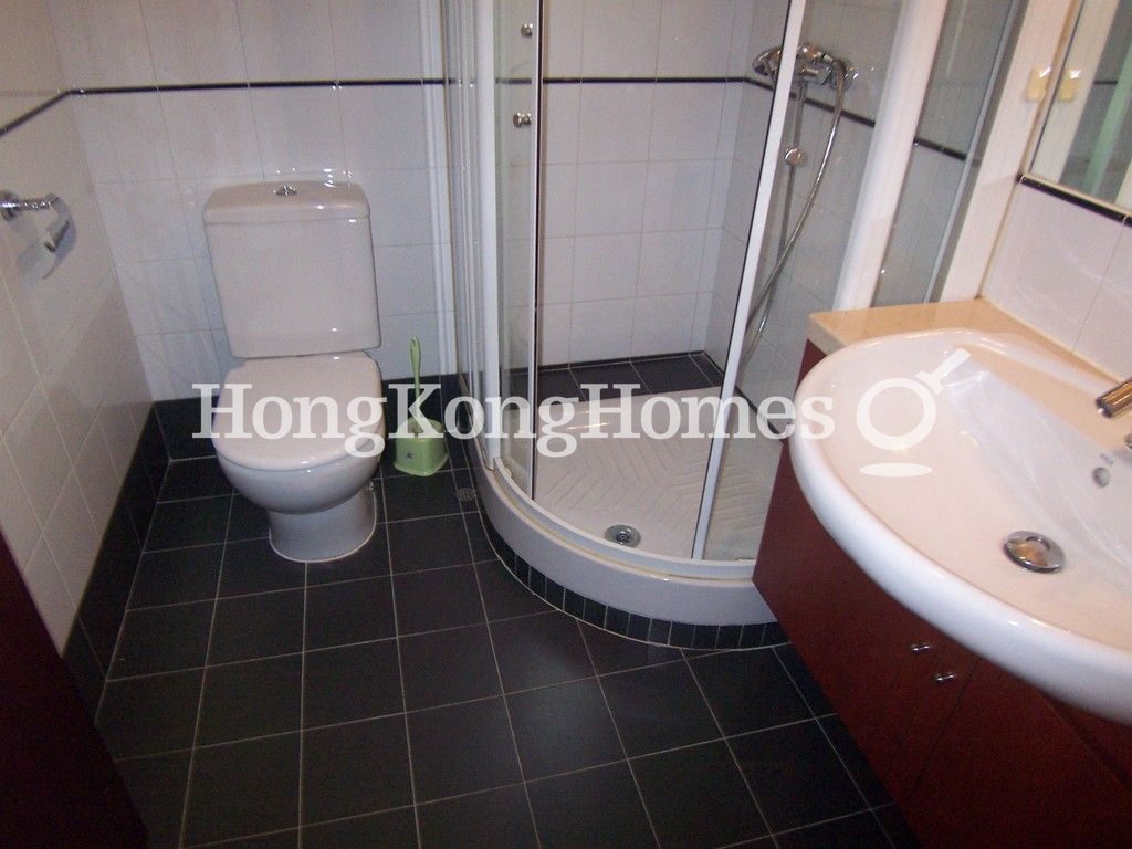 Guest Bathroom — Mandarin Villa - Block West, Mid-levels East