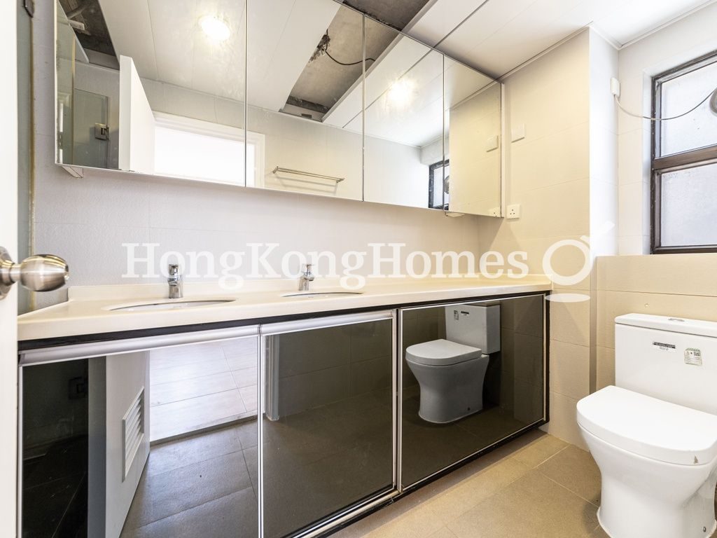Master Bathroom — Ning Yeung Terrace - Block A, Mid-levels West