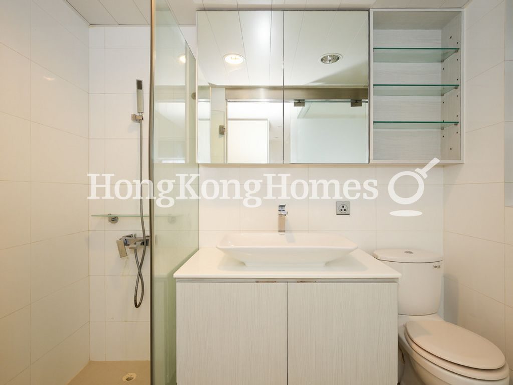 Ensuite Bathroom — King Cheung Mansions, Happy Valley